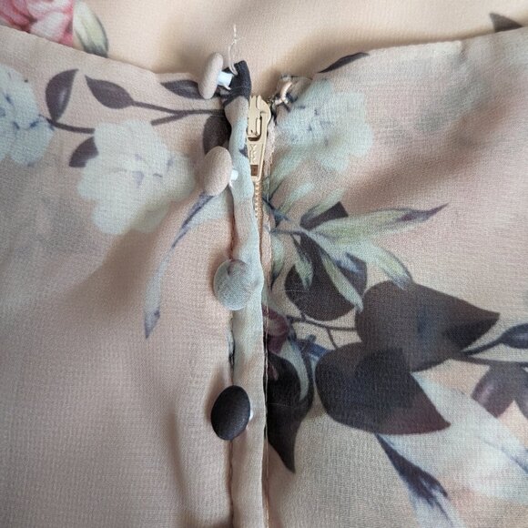 Chic Floral Midi Dress in Pink - Picture 11 of 12